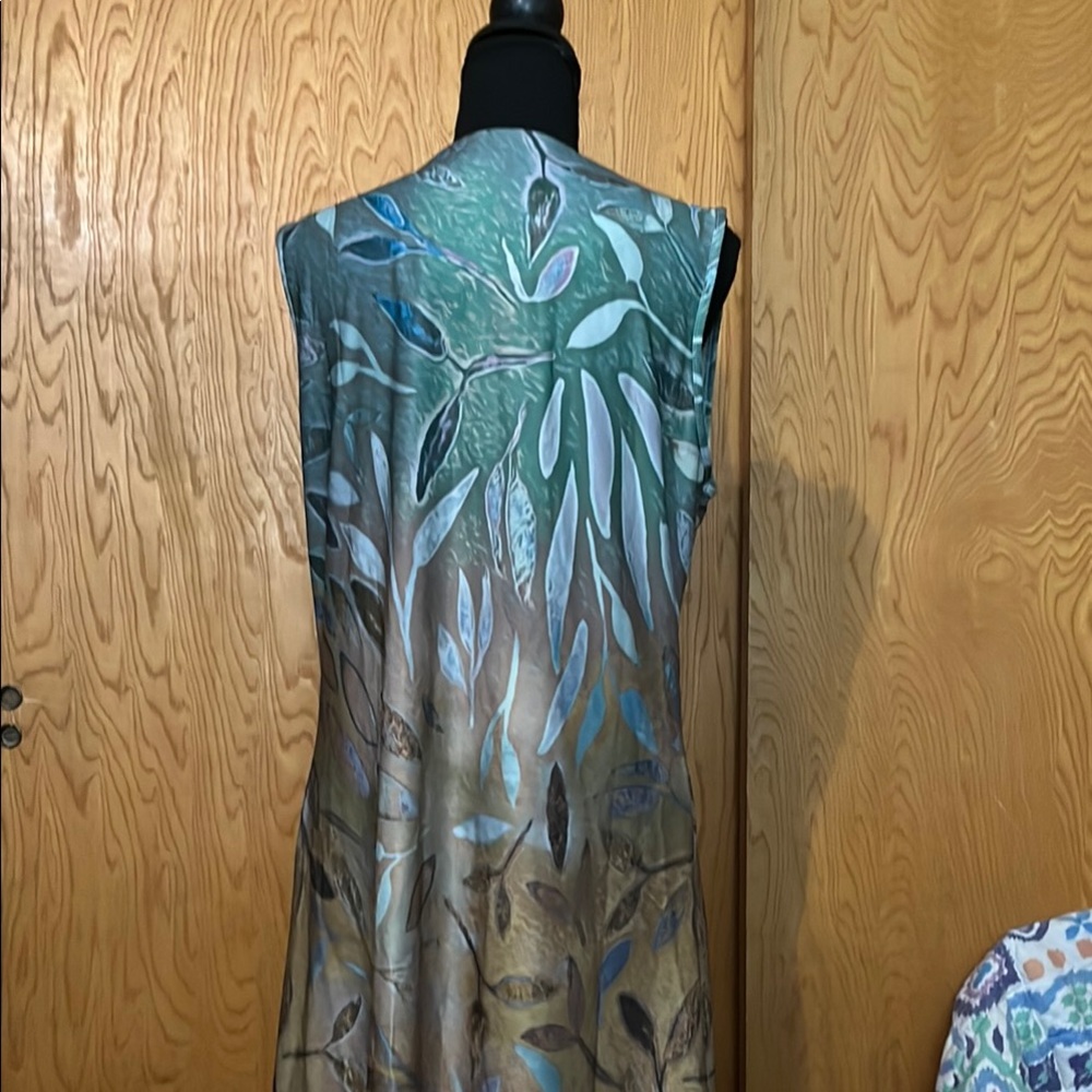 🎉SALE🎉$15 or 3 for $30🎉
Lily Leaf Pattern Sleeveless Dress - Picture 3 of 8